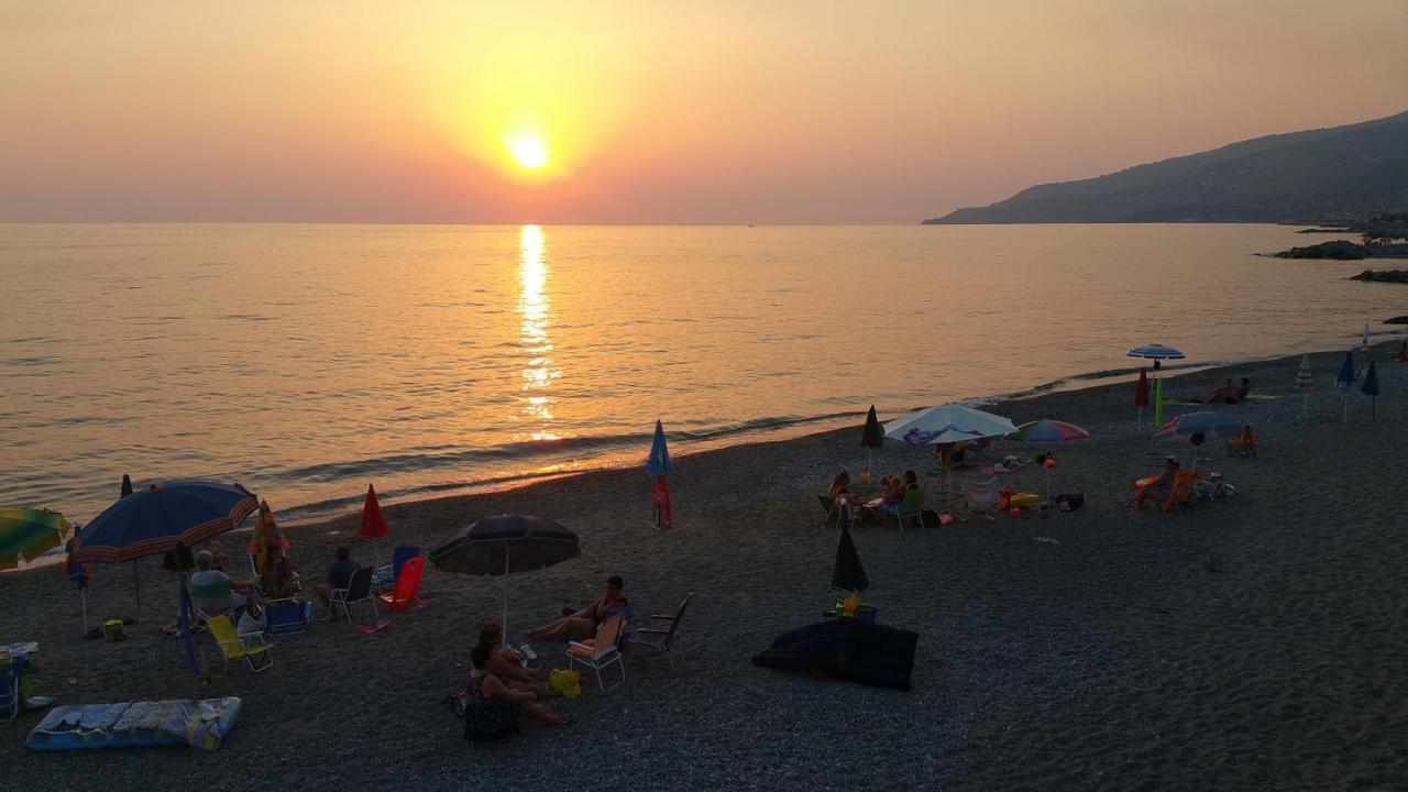 Bed and Breakfast A Due Passi Dal Mare Acquappesa Exterior foto